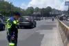 Hombre ebrio se duerme sobre el asfalto en la Roosevelt (video)