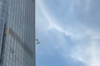 VIDEO: avioneta impacta contra el principal rascacielos de Pek&iacute;n
