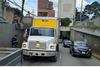 Cami&oacute;n averiado obstruye paso en viaducto de zona 10