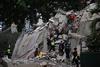Rescatan a beb&eacute; entre escombros tras terremotos en Venezuela