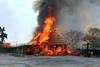 Restaurante calcinado tras ser alcanzado por incendio forestal