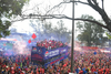 La &uacute;ltima caravana para cerrar la celebraci&oacute;n roja
