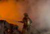 Bomberos controlan incendio en f&aacute;brica de carretera al Atl&aacute;ntico