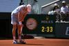 Jannik Sinner se despide de Roland Garros con problemas f&iacute;sicos