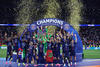 Marquinhos levanta la Orejona tras vencer al Arsenal en la final