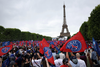 PSG festeja con su gente en la capital francesa