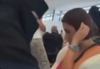 VIDEO: auxiliar saudita atiende a pasajera del vuelo a Israel