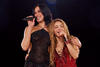 Dua Lipa y Shakira cantan "Antolog&iacute;a" desde Madrid