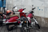 Multa para motoristas que se parquean en espacios peatonales