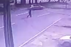 Conductor derrapa para evitar atropellar a peat&oacute;n en la Roosevelt