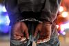 &iexcl;Persecuci&oacute;n! Hermanos evaden ret&eacute;n y agreden a polic&iacute;as