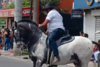 Jinete se cae durante desfile h&iacute;pico de San Miguel Petapa