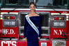 Miss Mundo Guatemala visita a cuerpo de bomberos en Nueva York