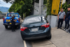 Auto pierde el control y colisiona contra un poste en la Hincapi&eacute;