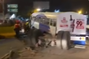 Video: autob&uacute;s pierde el eje trasero y obstaculiza el paso 