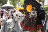 Catrinas llenan de color las calles de la zona 1 (video)