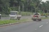 Conductor maniobra para no provocar accidente y queda grabado