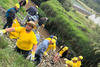 Voluntarios de EPA contribuyen a la limpieza de r&iacute;os y lagos