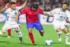 Municipal logra remontar y pinta de rojo el Cl&aacute;sico 339