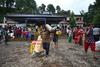 Ayuda llega con dificultades a zonas devastadas de Nepal y China