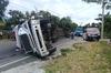 Transporte pesado vuelca en plena carretera hacia Pal&iacute;n