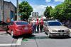 Dos autos chocan y uno termina empotrado en zona 11
