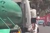 VIDEO: Ni&ntilde;o es captado viajando fuera de una cisterna