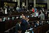 Comerciantes cierran puertas del Congreso en rechazo a iniciativa