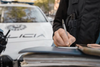 La multa que deber&aacute; pagar el piloto por llevar las placas tapadas