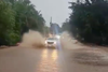R&iacute;o desbordado afecta la carretera que conduce a Suchitep&eacute;quez