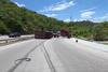 Tr&aacute;iler vuelca y bloquea dos carriles en ruta al Atl&aacute;ntico