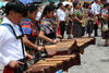 Estudiantes llenan de marimba las calles durante desfile