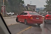 Imprudencia vial ocasiona accidente de tr&aacute;nsito (Video)