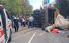 Cami&oacute;n recolector vuelca en pleno bulevar San Crist&oacute;bal, Mixco