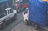 VIDEO: mujer es arrollada por un bus extraurbano